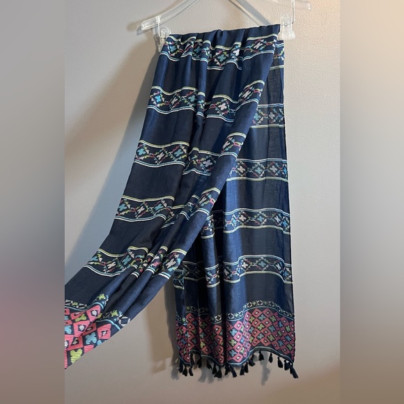 Hollister Navy Tassel Scarf with Geometric Patterns - Picture 6 of 6